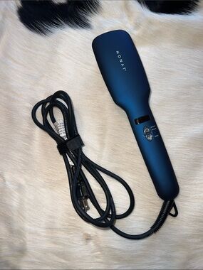 MONAT Blue Hair Straightening Brush - Sleek Electric Styling Tool